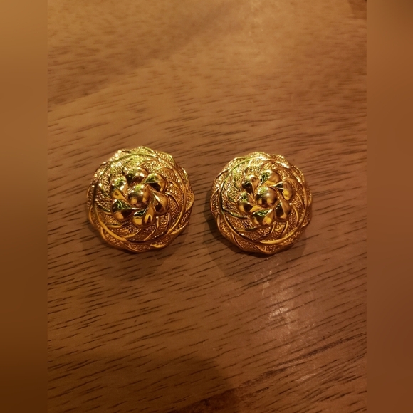 Nina Ricci Jewelry - Nina Ricci vintage clip earrings